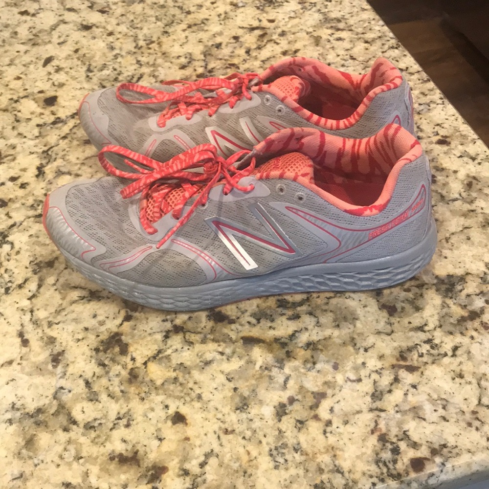 New balance tennis shoes